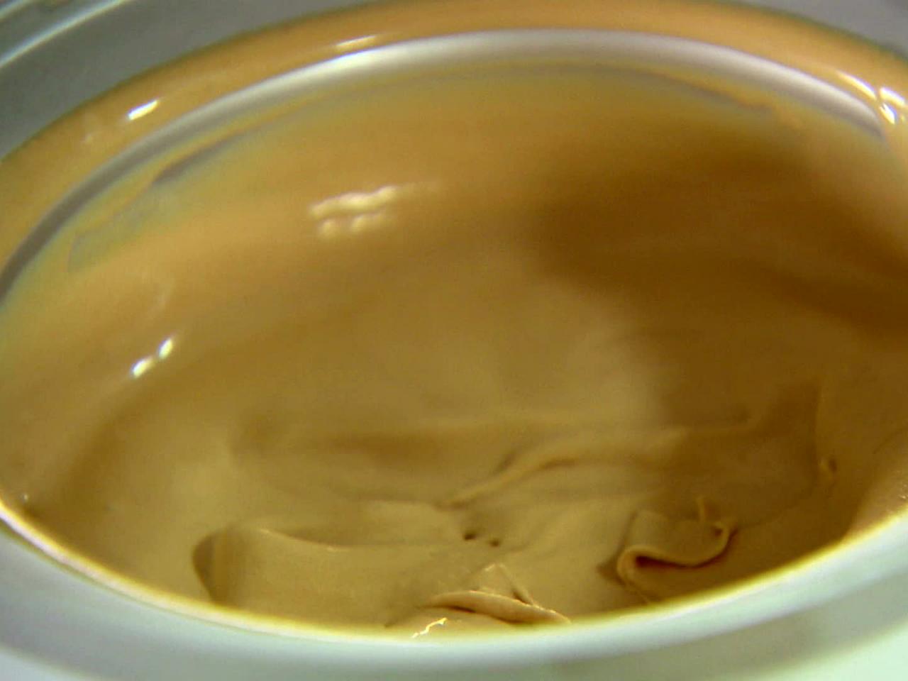 https://food.fnr.sndimg.com/content/dam/images/food/fullset/2011/7/5/0/BX0501H_salted-caramel-ice-cream_s4x3.jpg.rend.hgtvcom.1280.960.suffix/1371599900211.jpeg