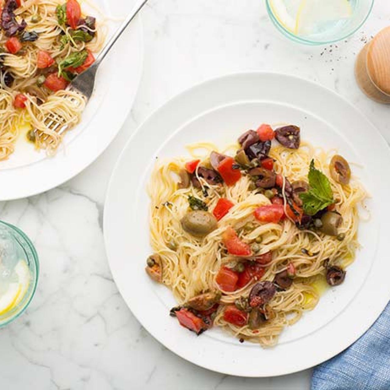 https://food.fnr.sndimg.com/content/dam/images/food/fullset/2011/7/5/1/MN0513H_mediterranean-summer-pasta-with-salsa-cruda_s4x3.jpg.rend.hgtvcom.1280.1280.suffix/1389298332626.jpeg