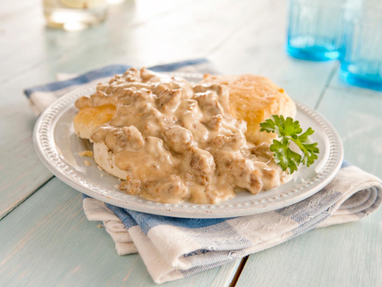 https://food.fnr.sndimg.com/content/dam/images/food/fullset/2011/8/10/0/RX-Bob-Evans_Sausage-Gravy_s4x3.jpg.rend.hgtvcom.1280.960.suffix/1371599980933.jpeg