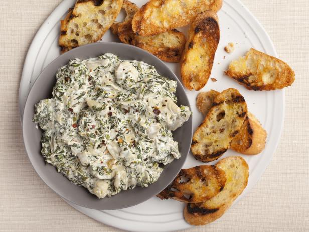 Hot Spinach and Artichoke Dip Super Bowl Sunday Snack Ideas New England Patriots Philadelphia Eagles