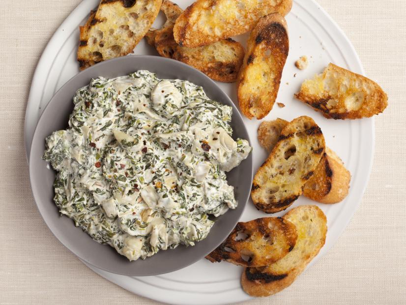 Hot Spinach and Artichoke Dip, see more at //homemaderecipes.com/course/appetizers-snacks/12-thanksgiving-appetizers/