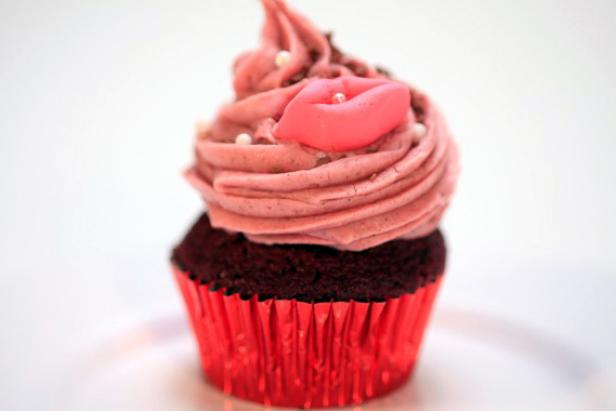 Vixxxen: Red Hot Velvet Cupcakes with Fiery Cinnamon Cream Cheese Frosting