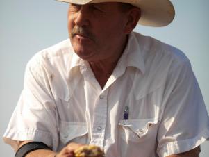 Wu101_rancher Eating_s3x4