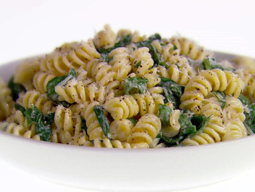 Fusilli With Pecorino Romano And Black Pepper Recipe Giada De Laurentiis Food Network