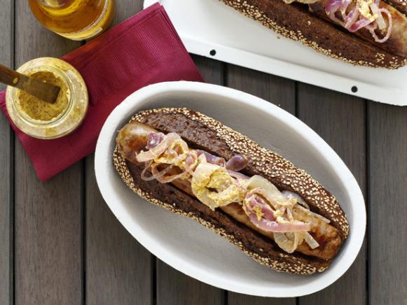 Wisconsin Beef-and-Cheddar Brats