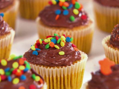 Mini Pumpkin Cupcakes with Chocolate Frosting