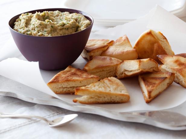 White Bean Dip with Pita Chips_image