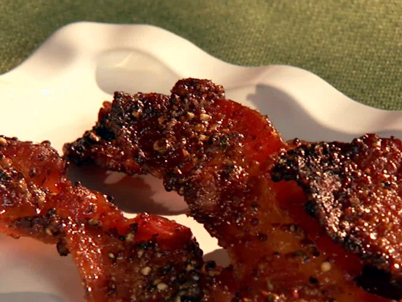 https://food.fnr.sndimg.com/content/dam/images/food/fullset/2011/8/9/0/NY1007H_black-pepper-maple-bacon_s4x3.jpg.rend.hgtvcom.1280.960.suffix/1371600186289.jpeg