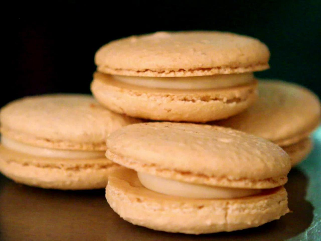 Quick and Easy Bee Macarons Party Food Idea - Eats Amazing.