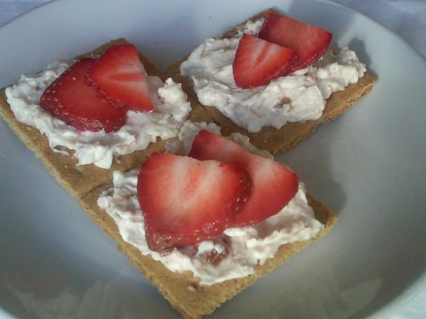 instant, healthy strawberry cheesecake
