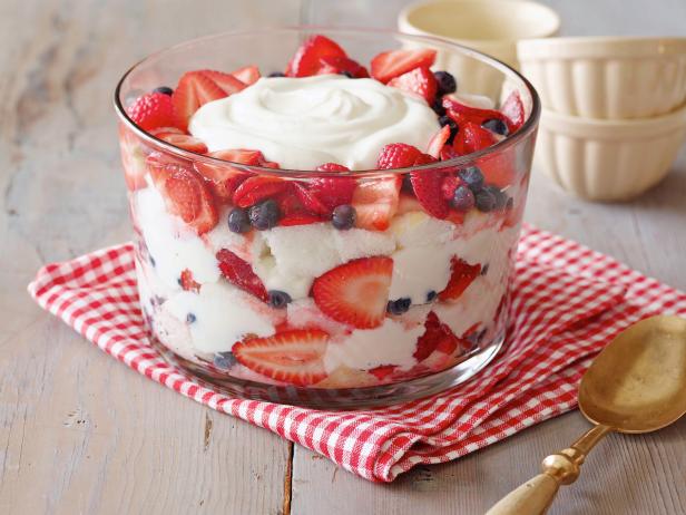 Angel Food Cake And Berry Trifle Recipe The Neelys Food Network