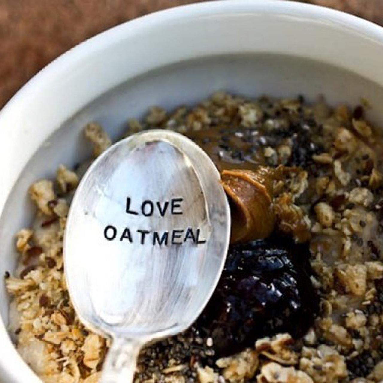 https://food.fnr.sndimg.com/content/dam/images/food/fullset/2012/1/3/0/HE_love-oatmeal_s4x3.jpg.rend.hgtvcom.1280.1280.suffix/1371603252291.jpeg