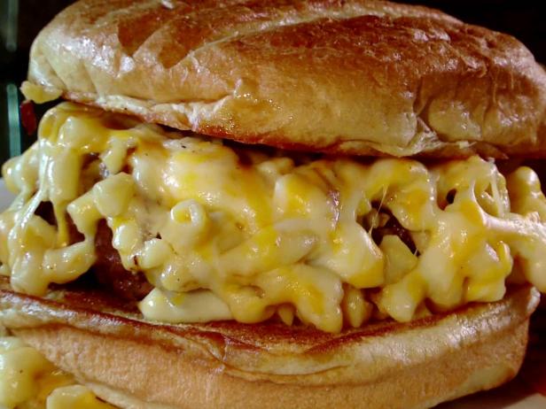 macaroni and cheese burger