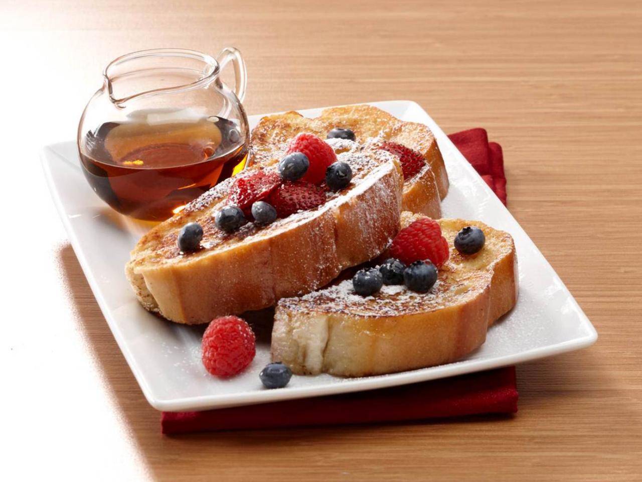 https://food.fnr.sndimg.com/content/dam/images/food/fullset/2012/10/2/1/RX-SPICE-ISLANDS_Vanilla-French-Toast_s4x3.jpg.rend.hgtvcom.1280.960.suffix/1371609952660.jpeg