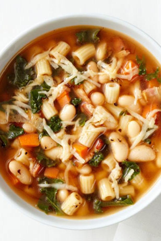 Pasta, Kale and White Bean Soup