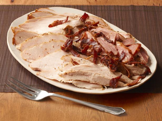 https://food.fnr.sndimg.com/content/dam/images/food/fullset/2012/10/3/4/FNM_110112-Tim-Love-Smoked-Turkey-Recipe_s4x3.jpg.rend.hgtvcom.616.462.suffix/1382375902354.jpeg