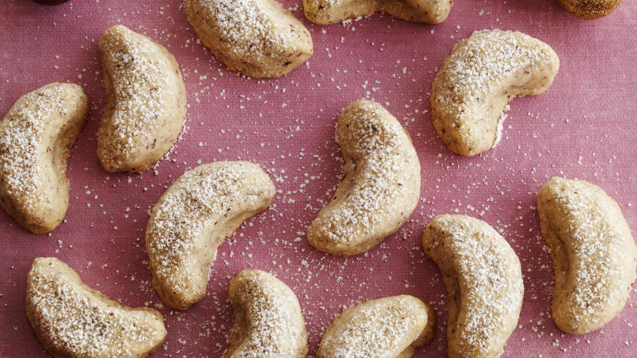 Vanilla Custard Filled Crescent Rolls (Vaniljehorn) - Ginger with Spice