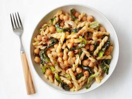 Pasta with Escarole and Chickpeas