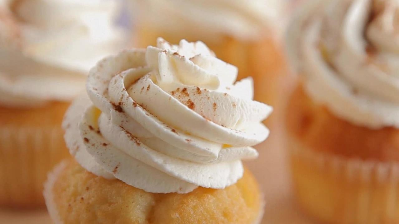 https://food.fnr.sndimg.com/content/dam/images/food/fullset/2012/11/16/0/HM0101H_tres-leches-cupcakes-recipe_s4x3.jpg.rend.hgtvcom.1280.720.suffix/1371611977930.jpeg