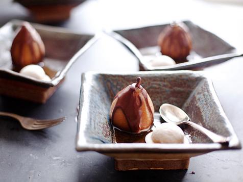 Poached Pears: The Perfect Thanksgiving Dessert