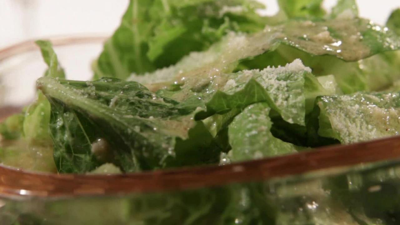 https://food.fnr.sndimg.com/content/dam/images/food/fullset/2012/11/19/0/MN0713H_romaine-salad-with-parmesan-vinaigrette-recipe_s4x3.jpg.rend.hgtvcom.1280.720.suffix/1371612076716.jpeg