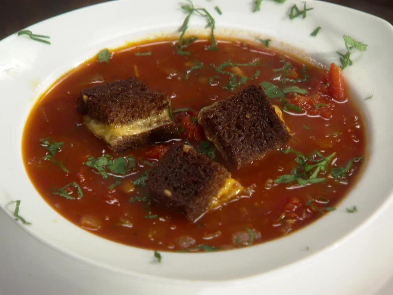 https://food.fnr.sndimg.com/content/dam/images/food/fullset/2012/11/19/0/WR0505H_bloody-mary-soup-with-pumpernickel-grilled-cheese-croutons-recipe_s4x3.jpg.rend.hgtvcom.1280.960.suffix/1382058948190.jpeg