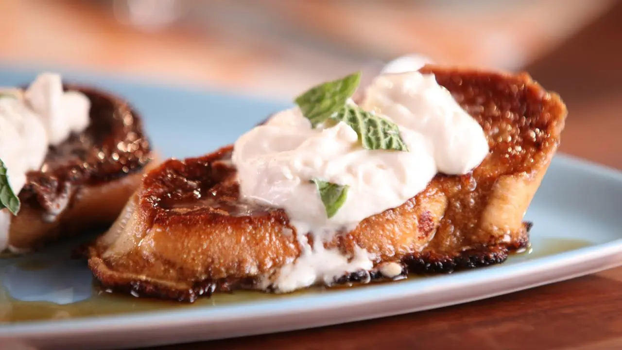 Rich Cuban pudin de pan with raisins