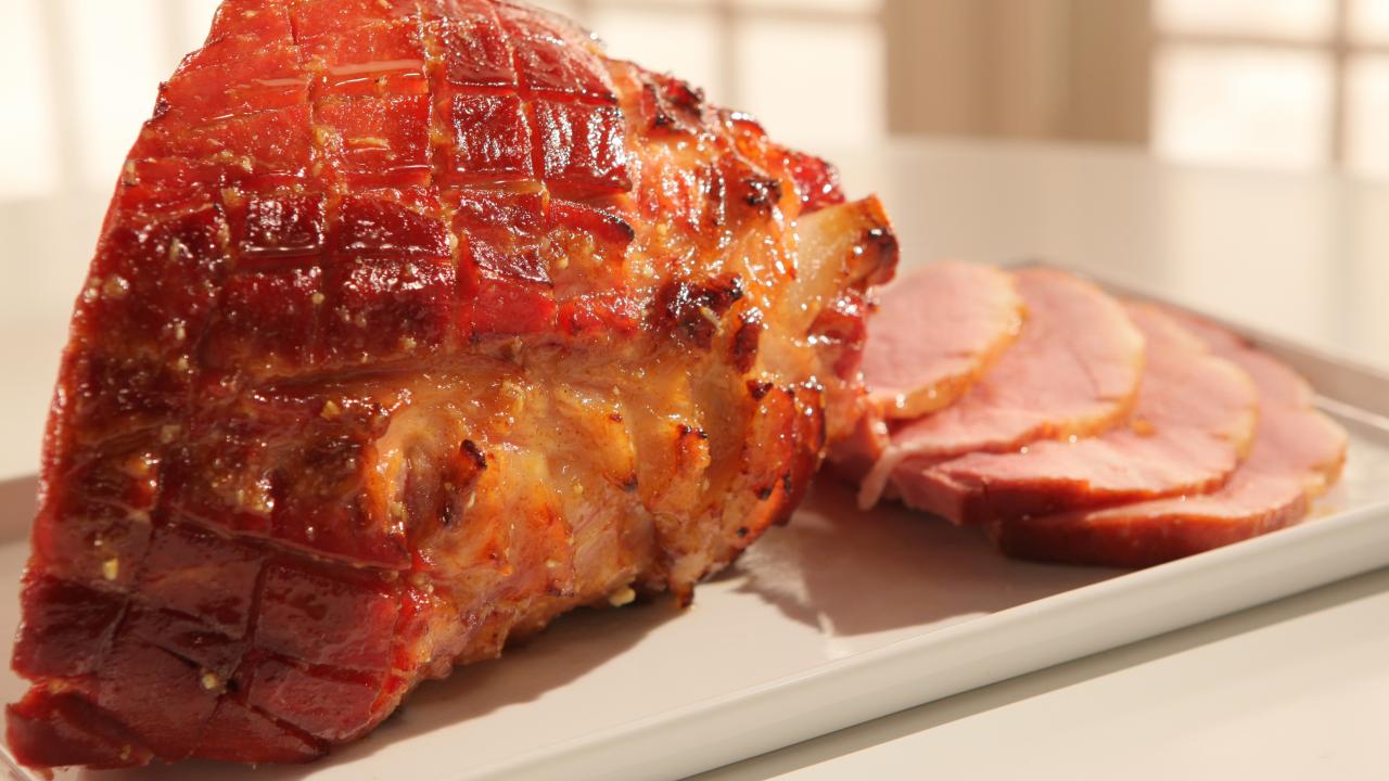 https://food.fnr.sndimg.com/content/dam/images/food/fullset/2012/2/10/0/SM0505_Brown-Sugar-Glazed-Ham-01_s4x3.jpg.rend.hgtvcom.1280.720.suffix/1371603903026.jpeg