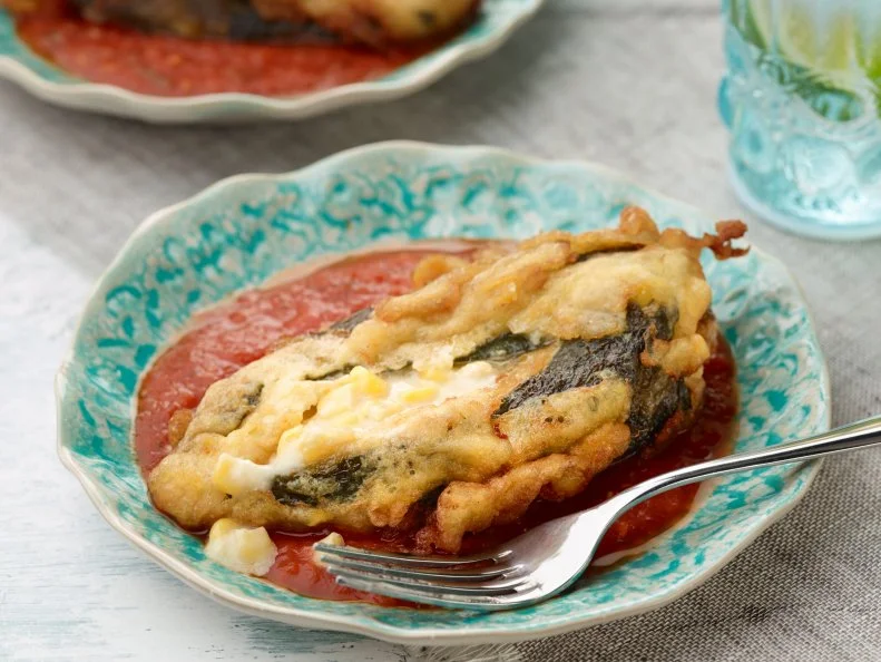 Chef Name: Melissa d'ArabianFull Recipe Name: Chiles RellenosTalent Recipe: Melissa d'Arabianâ  s Chiles Rellenos, as seen on Food Nnetworkâ  s Ten Dollar DinnersFNK Recipe: Project: Foodnetwork.com, CINCO/SUMMER/FATHERSDAYShow Name: Ten Dollar Dinners