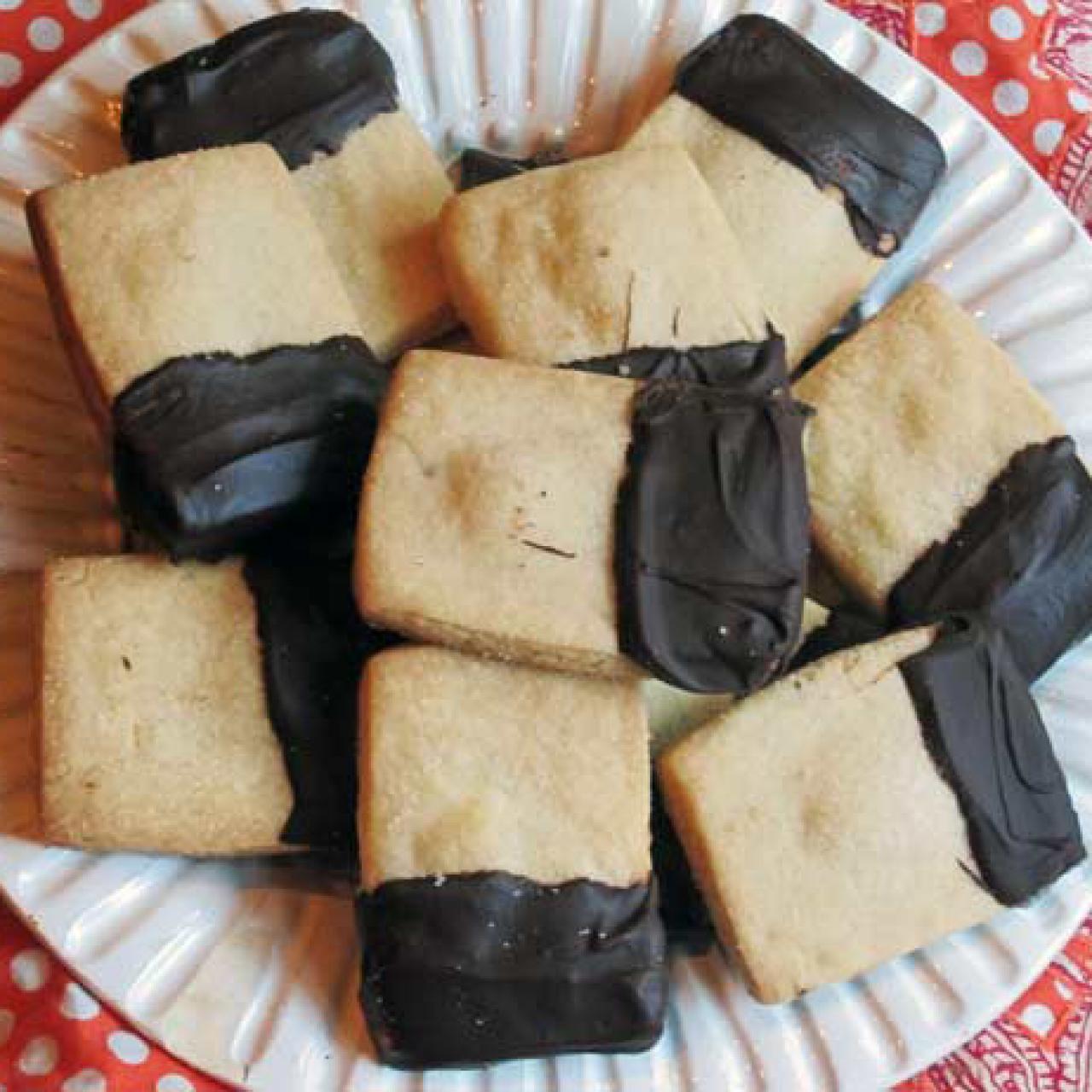 https://food.fnr.sndimg.com/content/dam/images/food/fullset/2012/2/14/0/FND_shortbread-cookies-ina_s4x3.jpg.rend.hgtvcom.1280.1280.suffix/1371603143647.jpeg