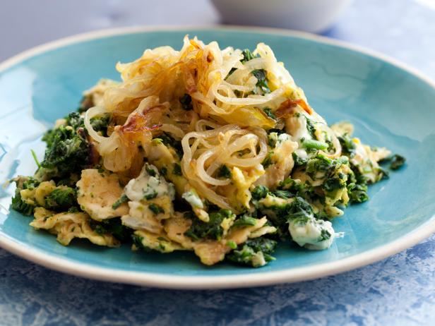 Matzo Brei with Creamed Spinach and Crispy Onions image