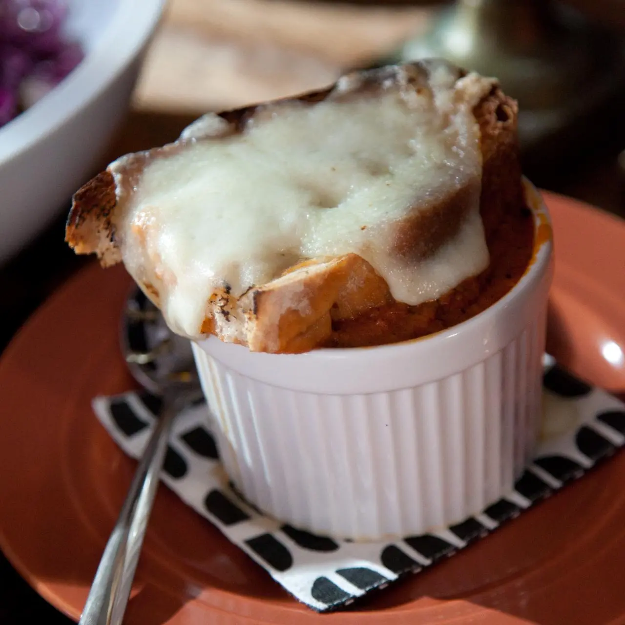 https://food.fnr.sndimg.com/content/dam/images/food/fullset/2012/2/17/1/GE_Charred-Tomato-Soup-with-Melted-Mozzarella_s3x4.jpg.rend.hgtvcom.1280.1280.suffix/1382541175174.webp