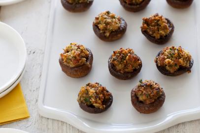 https://food.fnr.sndimg.com/content/dam/images/food/fullset/2012/2/22/0/BX0210H_sausage-stuffed-mushrooms_s4x3.jpg.rend.hgtvcom.406.271.suffix/1382541359054.jpeg