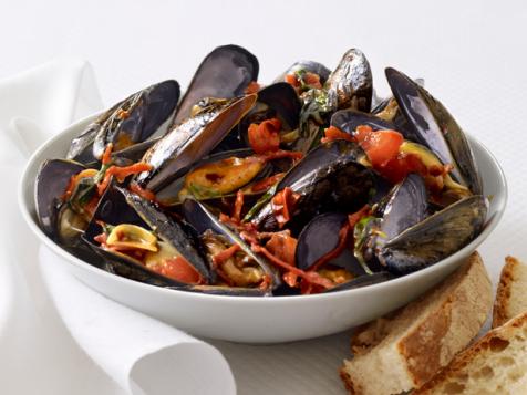 Mussels With Tomatoes and Salami