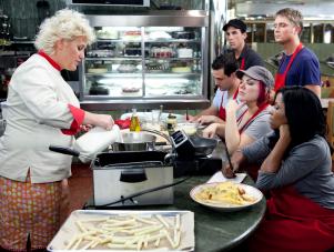 Wo0304_anne Burrell And Red Team_s4x3