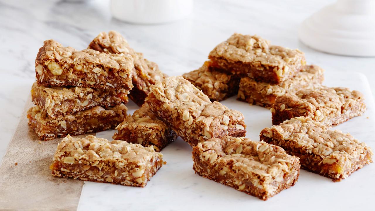 Nutty Apricot Oat Bars