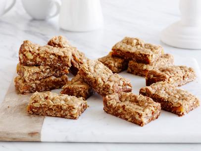 APRICOT OAT BARS
Giada De Laurentiis
Giada at Home/Walk for Life
Food Network
Cooking Spray, Dried Apricots, Allpurpose
Flour, Light Brown Sugar, Ground Cinnamon, Sea
Salt, Baking Soda, Oldfashioned
Oats, Walnuts, Unsalted Butter, Egg, Vanilla Extract