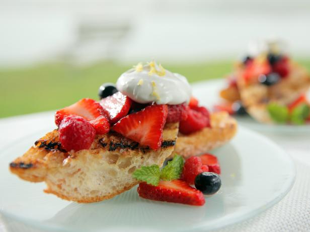 Sweet and Crispy Spiced Bread and Berries