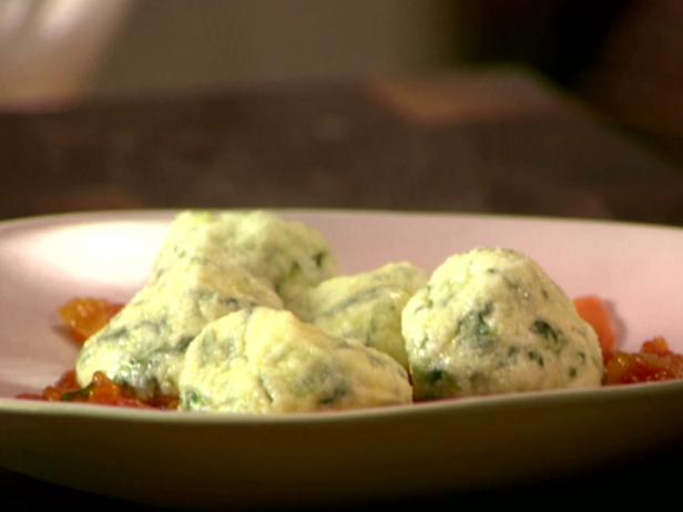 Spinach and Ricotta Gnocchi With Quick Tomato Sauce image