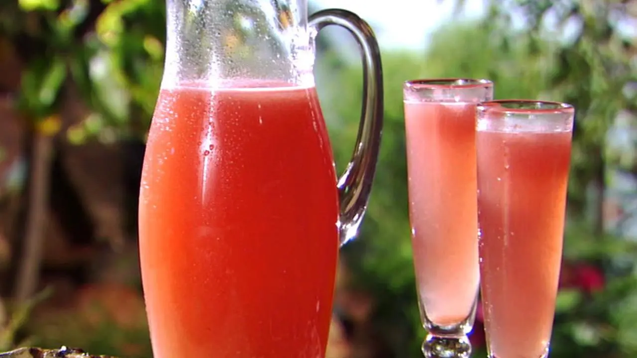 Peach and Champagne Cocktail