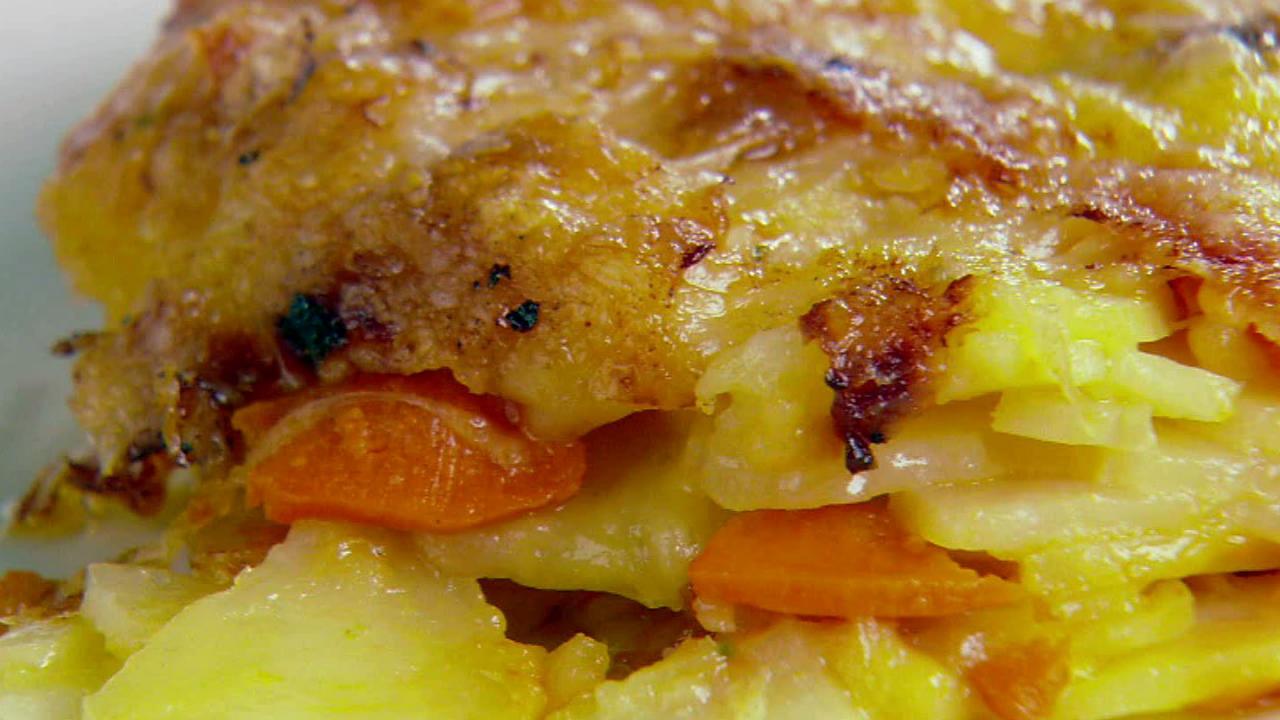 Giada's 3-Cheese Potato Gratin
