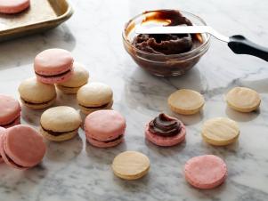 Fnk_chocolate Filled Almond Macarons_s4x3