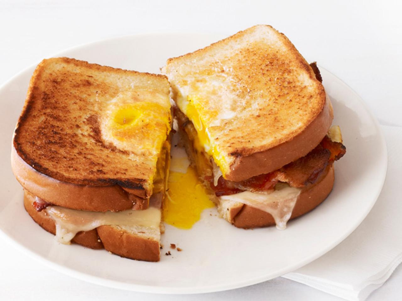 Сэндвич с яйцом и сыром