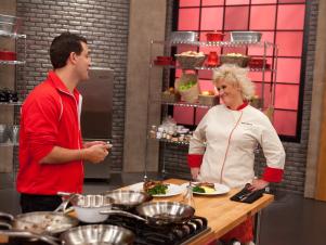 Wo0305_anne Burrell And Red Team 02_s4x3