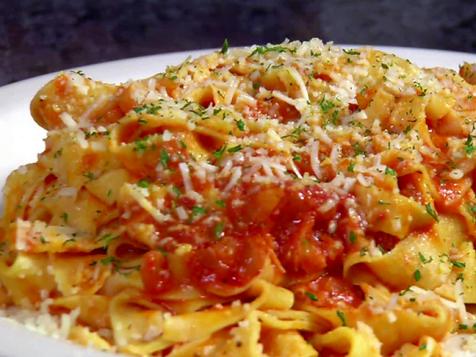 Fresh Pasta con Vodka Sauce