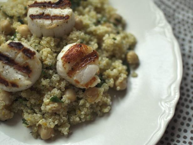 grilled scallops with quinoa