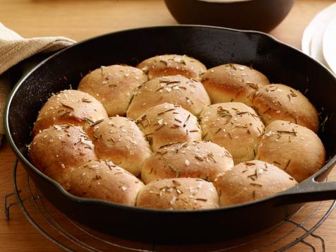 https://food.fnr.sndimg.com/content/dam/images/food/fullset/2012/4/27/1/WU0212H_buttered-rosemary-rolls_s4x3.jpg.rend.hgtvcom.476.357.suffix/1406091159471.jpeg