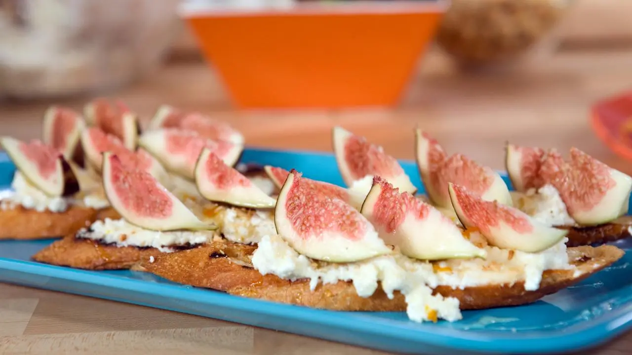 Learn to Make Bobby Flay's Easy Crostini Appetizers