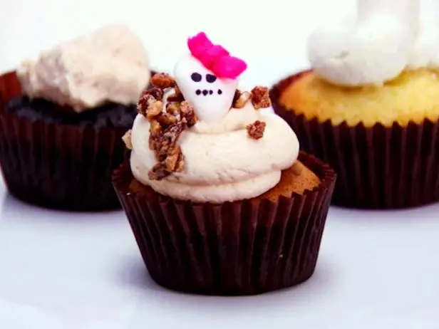 Sweet Potato Cupcakes, Brown Sugar Cream Cheese Frosting, Candied Pecans Recipe | Food Network