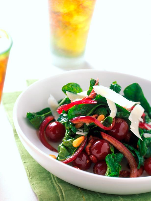 Spinach Salad with Grapes and Pancetta image